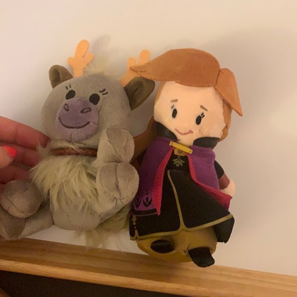 Anna and Sven tiny plushes